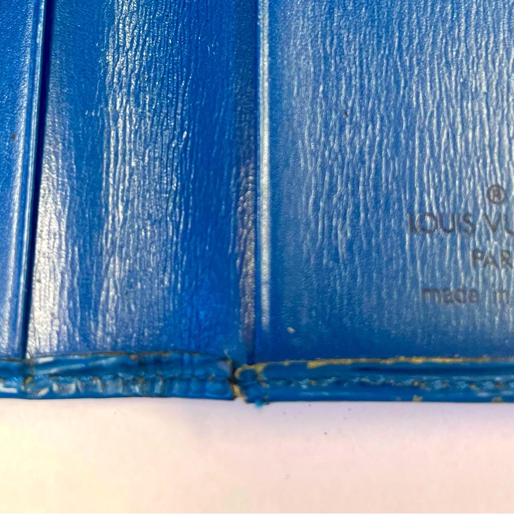 Louis Vuitton Blue Epi Card Holder - Picture 4 of 13